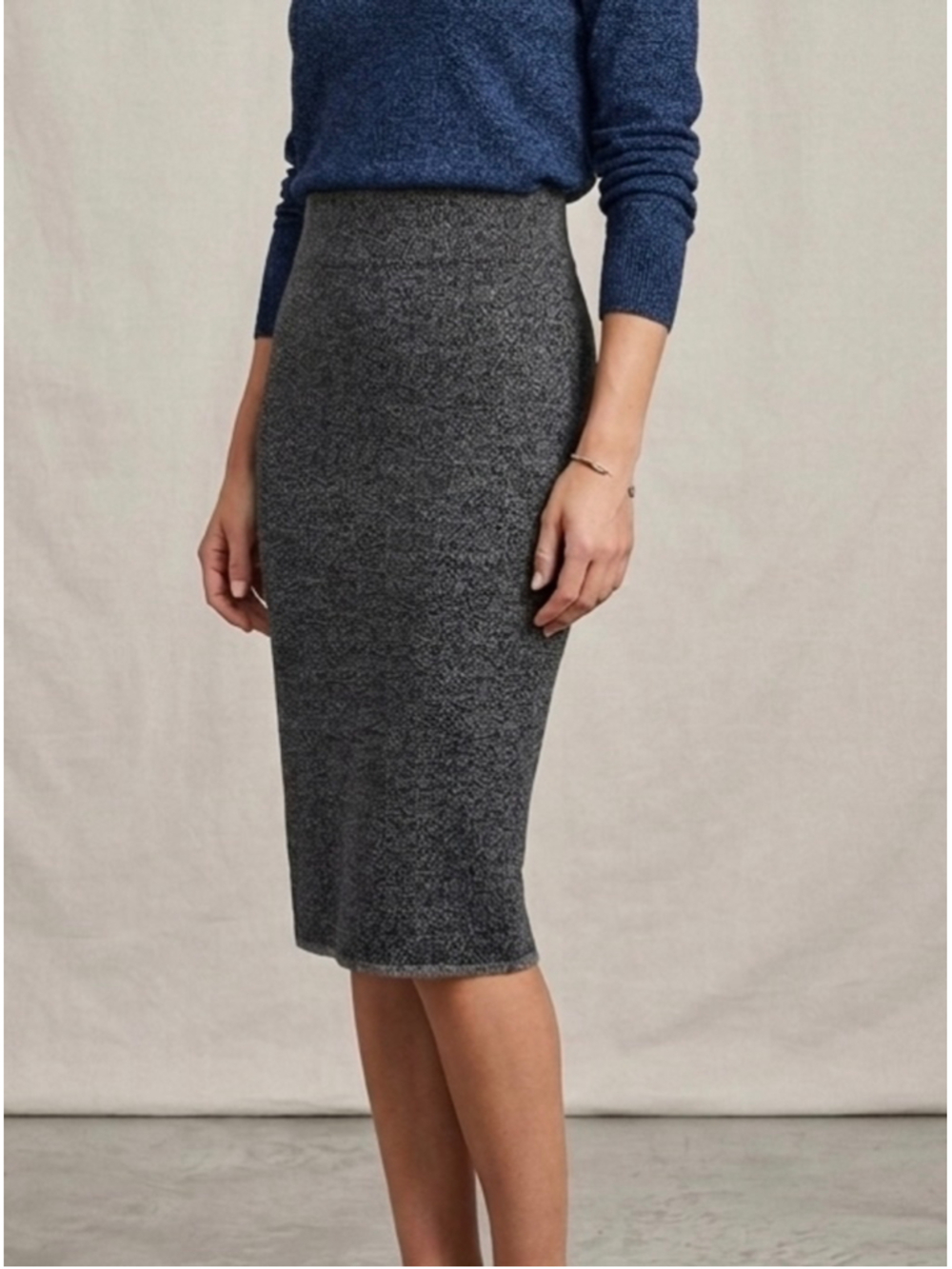 Roots Metallic Charcoal Gray Shimmer Knit Elastic Waist Bodycon Midi Skirt 1943